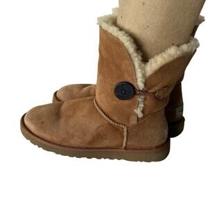 Ugg Bailey Bow Size 6 Camel short shearling boots size 6